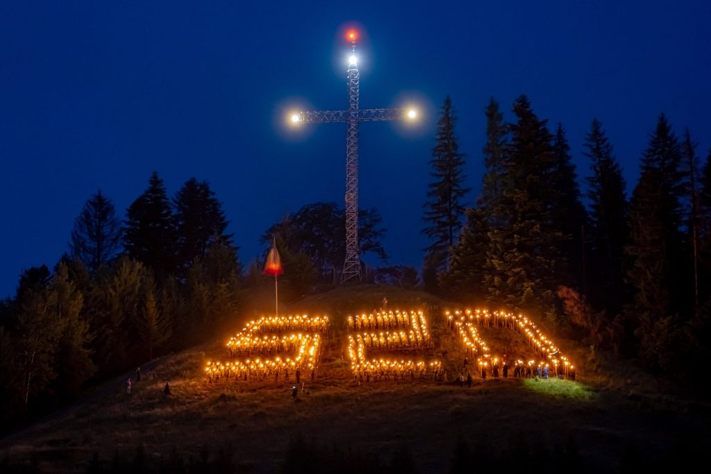 Torțe au luminat cerul de la Putna în memoria lui Ștefan cel Mare