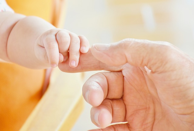 Peste 9.300 de familii din Vaslui, beneficiare ale venitului minim de incluziune, au primit tichete sociale de 2.000 de lei pentru nou-născuți