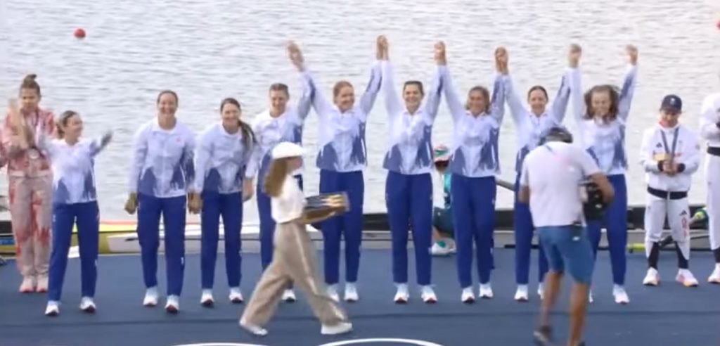 Istorie scrisă pe apă! Echipajul feminin de 8+1 a cucerit aurul olimpic la Paris