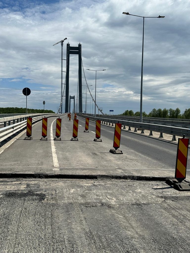 Circulaţia pe Podul suspendat peste Dunăre de la Brăila a fost deviată