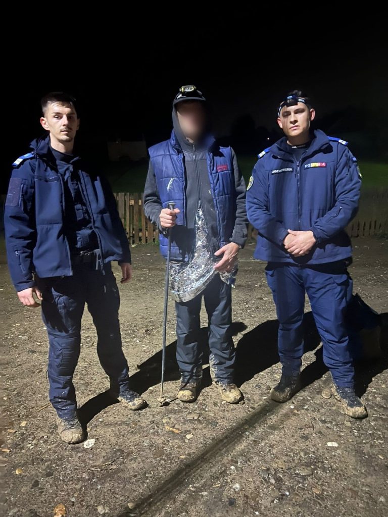După aproape 3 ore de căutări, jandarmii salvează un bărbat rătăcit în pădure