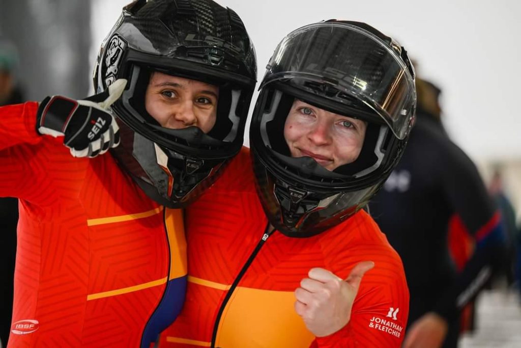 Georgeta Popescu, pilot, și Antonia Sârbu, împingător