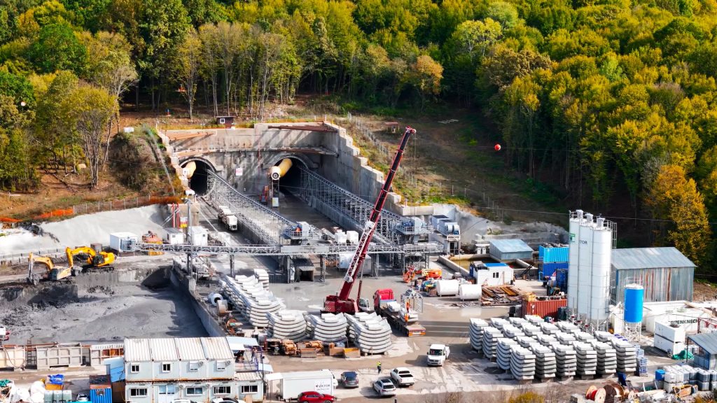 În ultimele 9 luni, lucrările de modernizare a tronsonului feroviar Brașov – Sighișoara