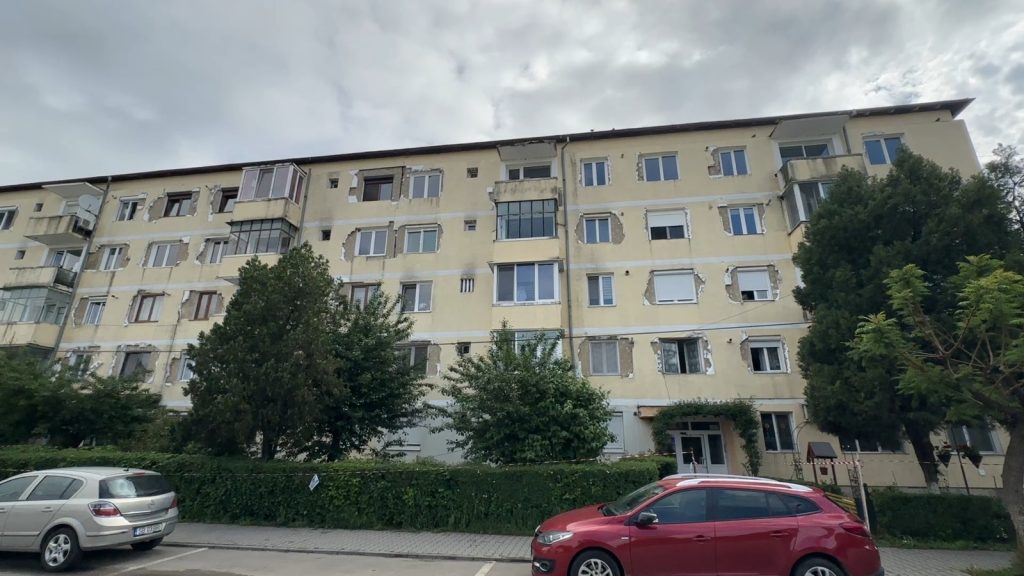 În municipiul Mediaș continuă lucrările de renovare energetică a blocurilor de locuințe