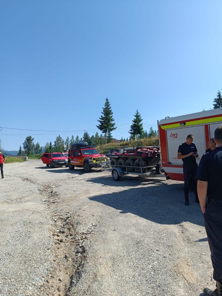 În urma ploilor abundente care au distrus căile de acces din zona Dârmoxa, Suceava